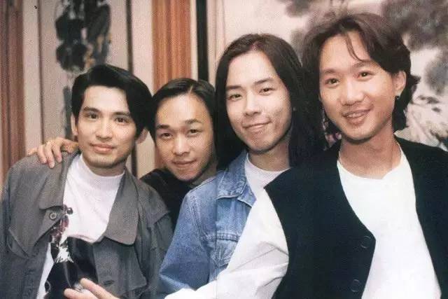 从左往右:黄贯中,叶世荣,黄家驹,黄家强