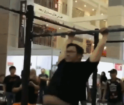 爆笑gif:这是哪里的习俗,公公要亲儿媳