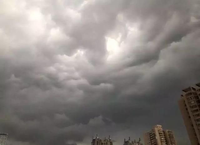 8级大风 倾盆大雨 雷电预警来了!明天还有雨!