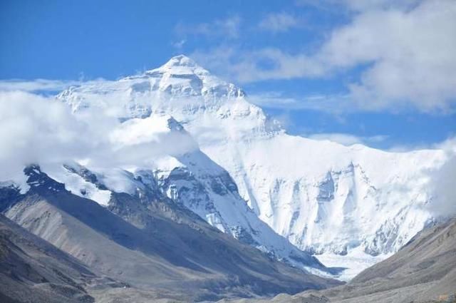 没想到,珠穆朗玛峰这个世界最高峰,只有一半是中国的
