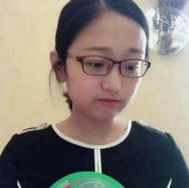 抖音新晋网红西瓜妹真容曝光,网友:原来是个大妈