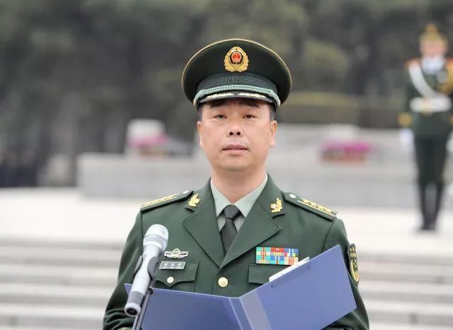 烈士墓前,刘佐祥参谋长发表重要讲话,勉励辽宁消防全体官兵不忘先烈