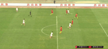 gif-鲁能u23斩30米落叶世界波 空中划1弧线奔死角