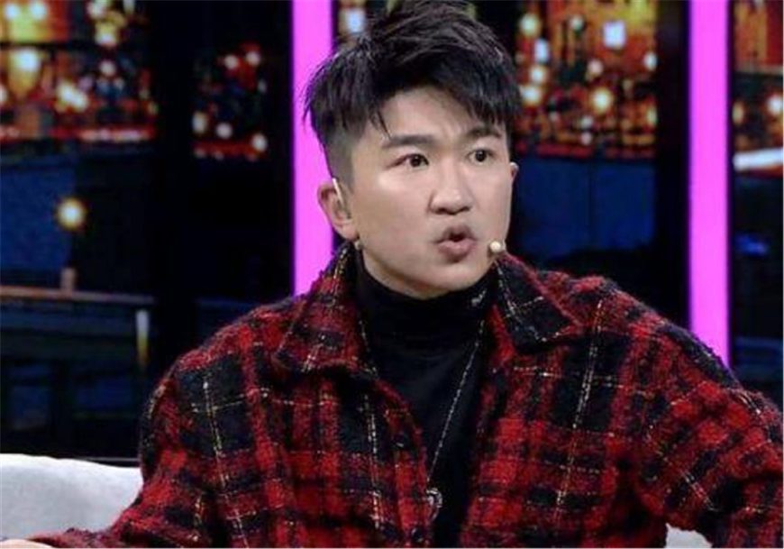 当年张大大也是湖南卫视最力捧的主持人,现在何炅却说了四个字!