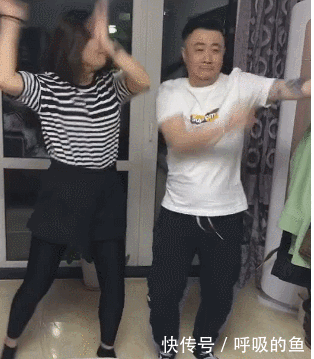 搞笑gif:小生斗胆一问,不知姑娘从事何种行业