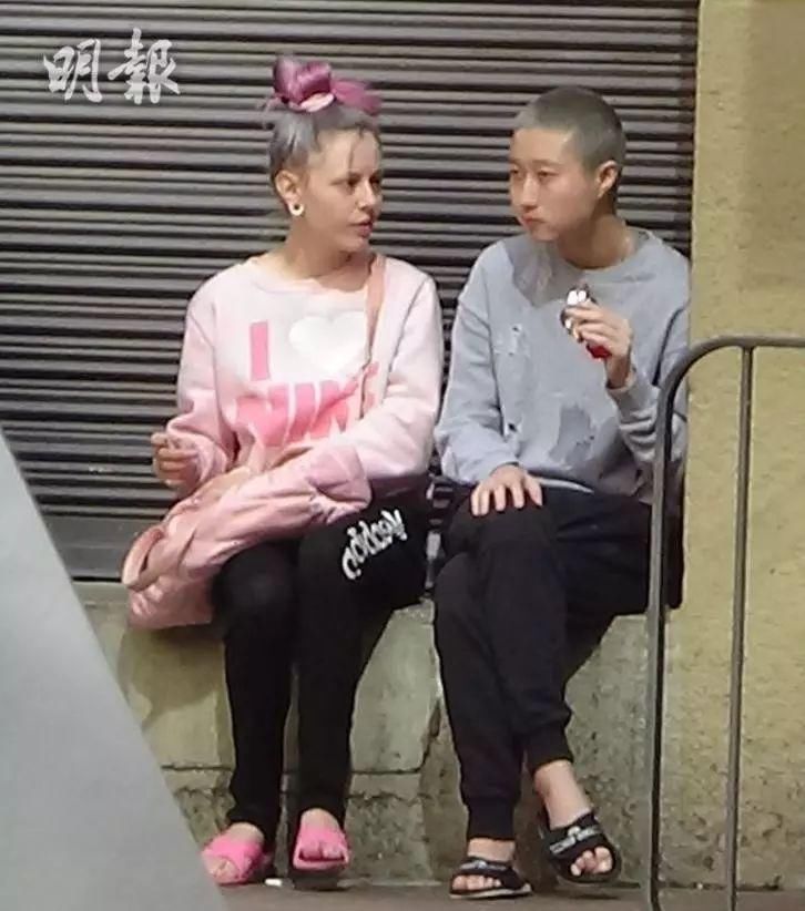成明russell女朋友,成明russell出生日期 成龙私生女18岁跟女友私奔:好好爱你女儿,否则她会一生情路坎坷