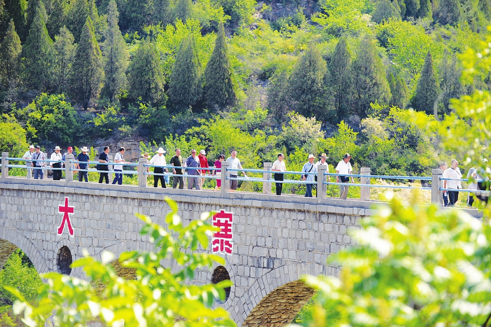 旅游品牌基础上,开发以水磨头,崇家岭等为重点的太行山水和休闲旅游