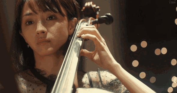 女人就像梨,外面是甜的,里面是酸的, 吃梨的人喜欢上梨的清甜, 吃到