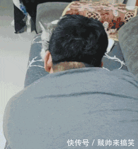 搞笑gif;养猫千日用猫一时, 喵星人也是很贴心了