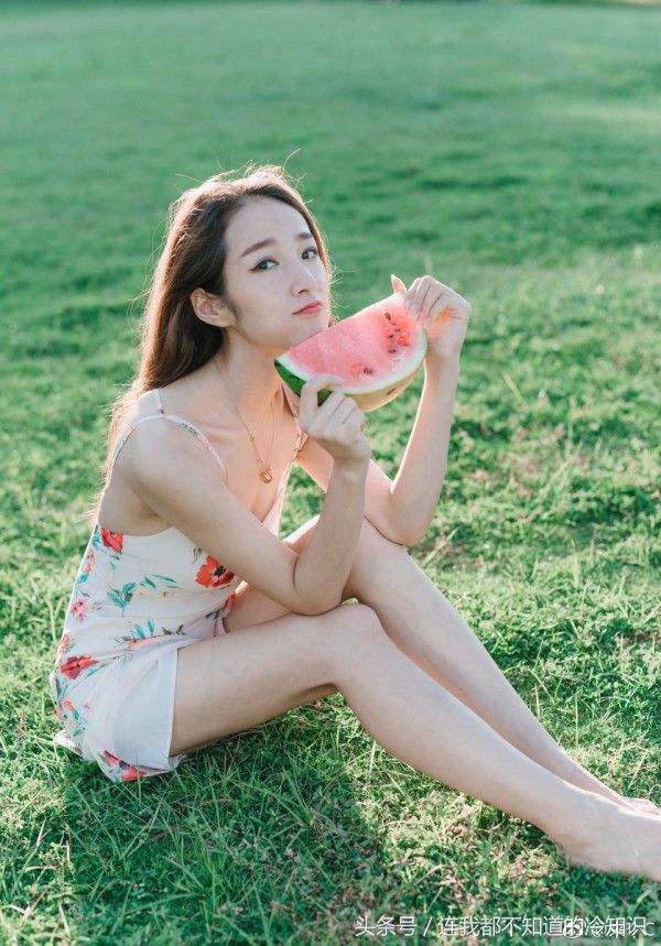 阳光活泼美女,自信秀出美好体态!