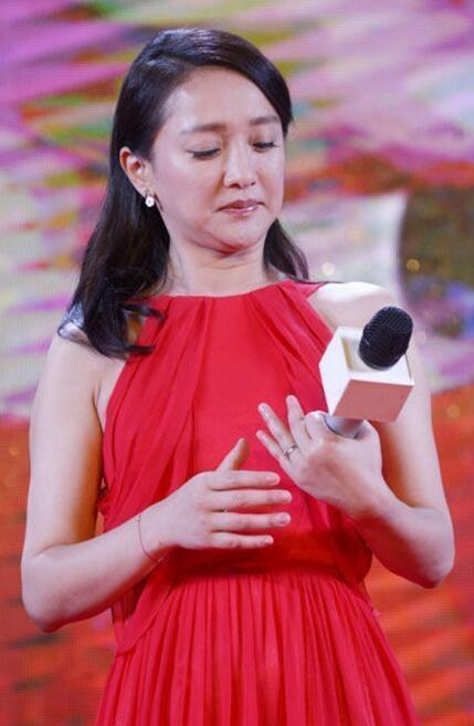 42岁的周迅婚后发福,这身材能和李湘较量了!