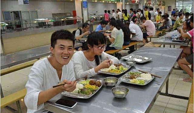 清华大学的食堂快赶上自助餐了,8块钱就能吃好!