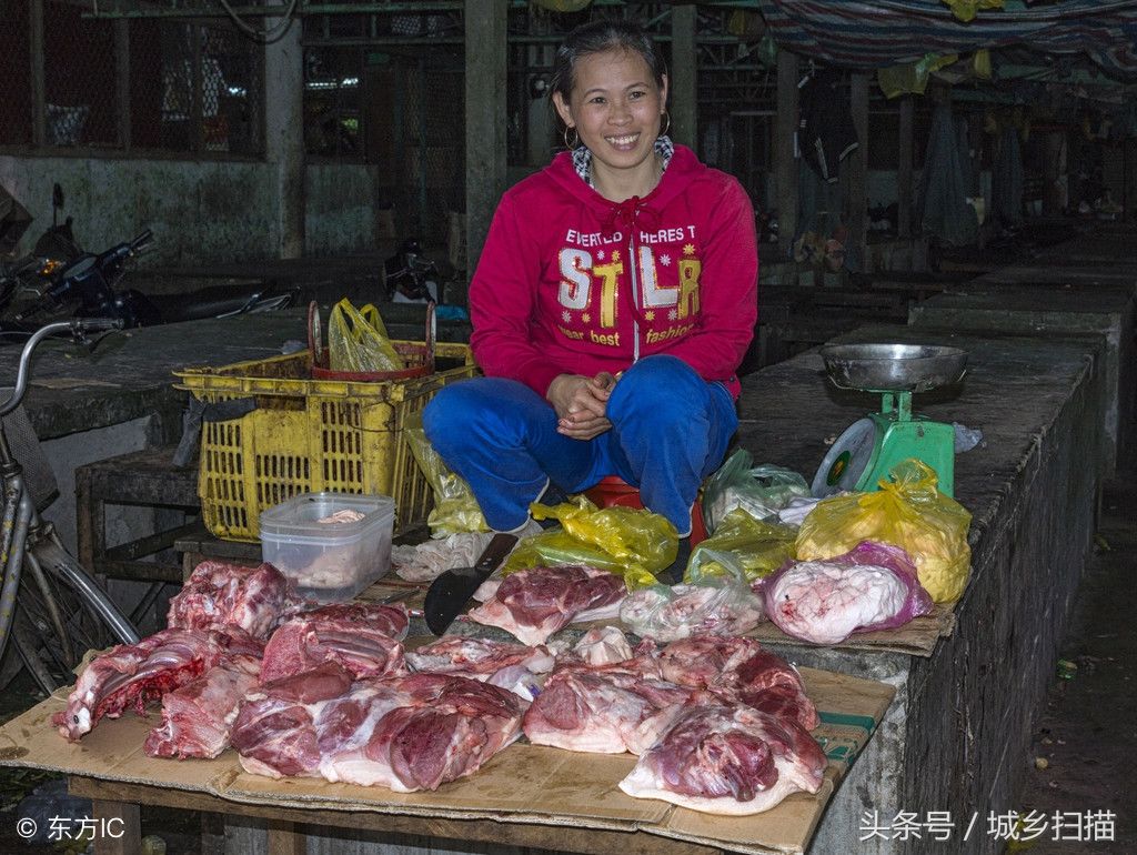 越南女屠户杀猪卖肉,干得比男人利索多了,没有半点女人的娇气