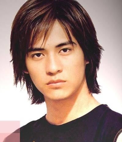 那么,哪些男明星留长发好看呢?