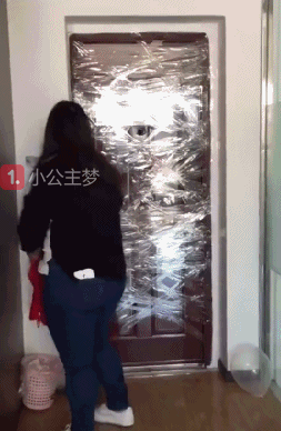 搞笑gif图:妹子帅气玩转滑板,就是结局有点惨