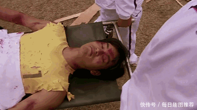 搞笑gif图片:就想问问那个下手的妹子和她是不是有仇