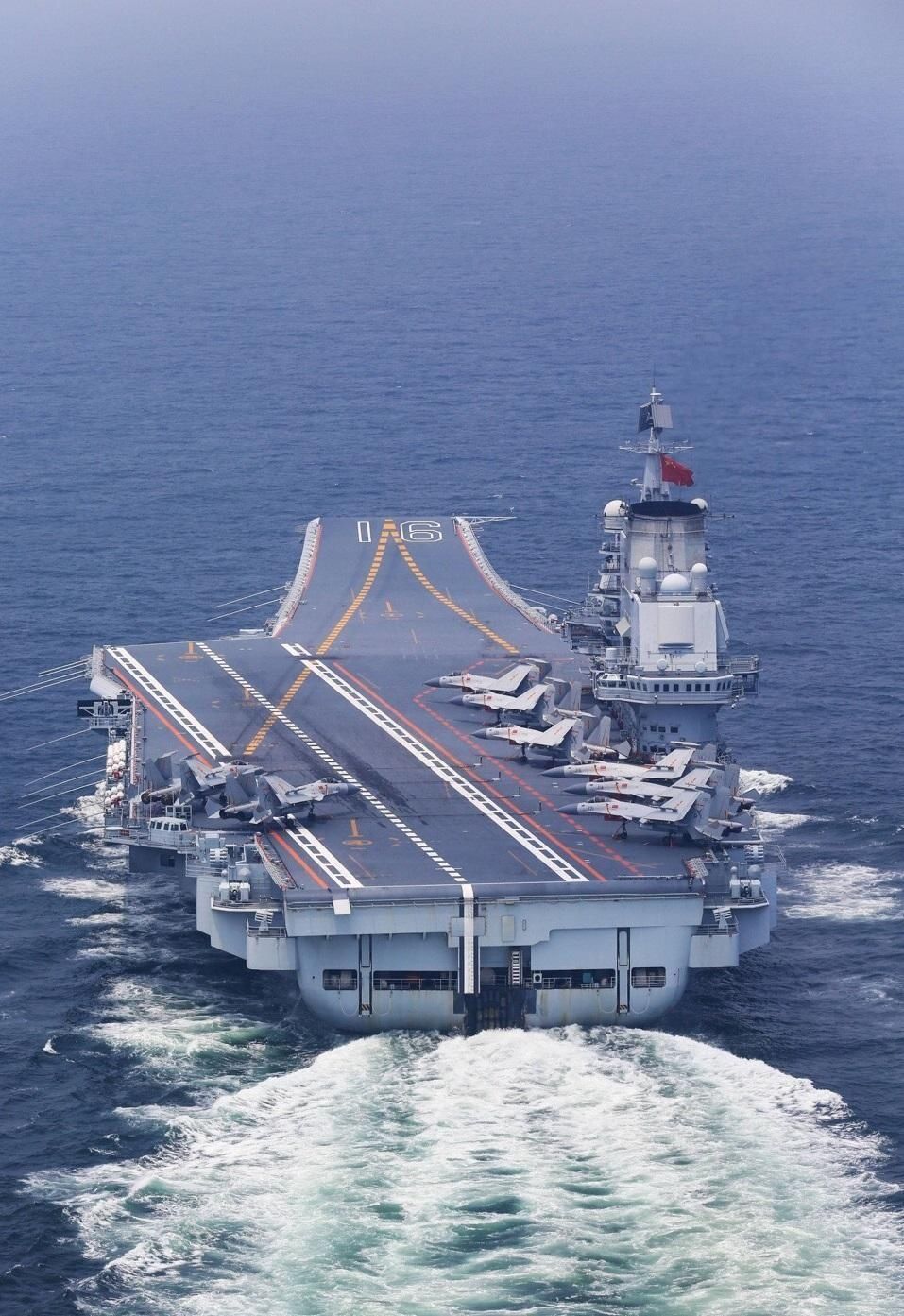 辽宁舰新年首次南下航母奶妈没跟着?这关不过无法闯大洋