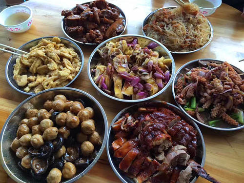 农村客家人的【家宴】是这样的,满满一桌自产食材,您都吃过哪些菜?