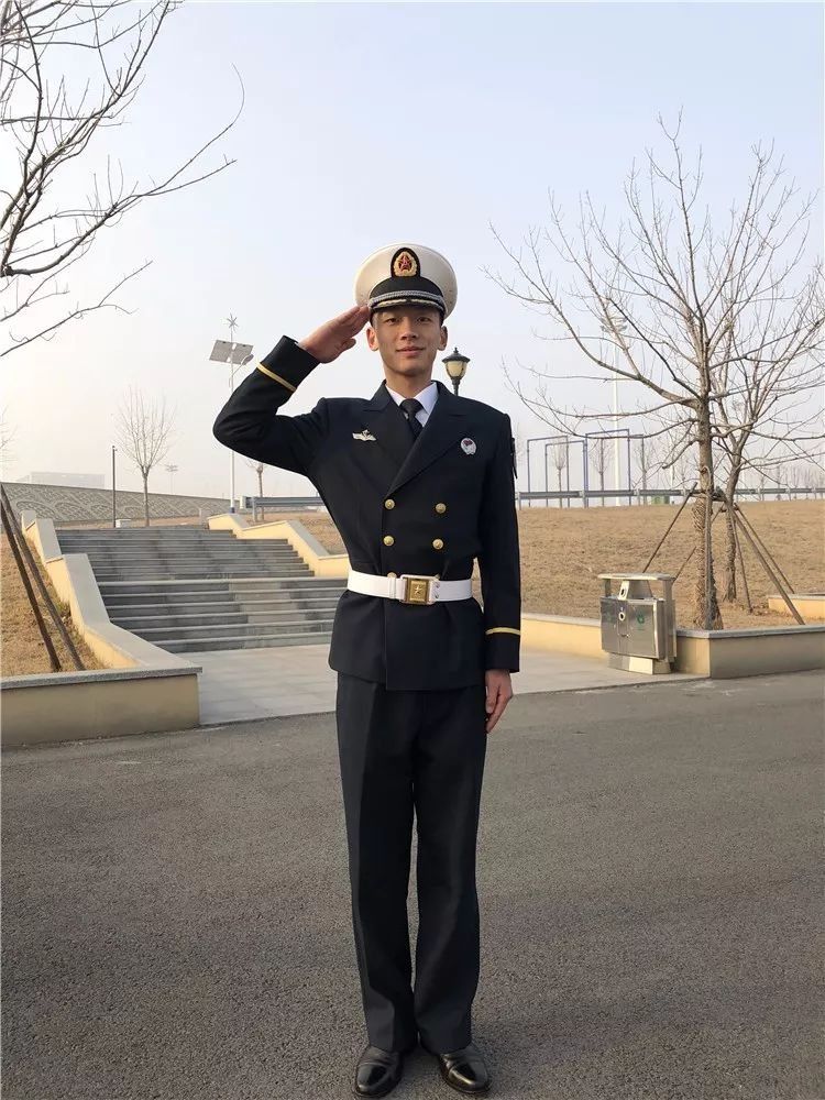 海军院校学员军便装对比照曝光,原来军校才是最好的美容院