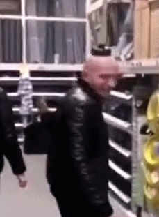 搞笑gif:动作一气呵成,落地成骨灰盒