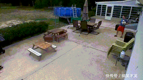 搞笑gif, 教练说开车要经常环顾四周!