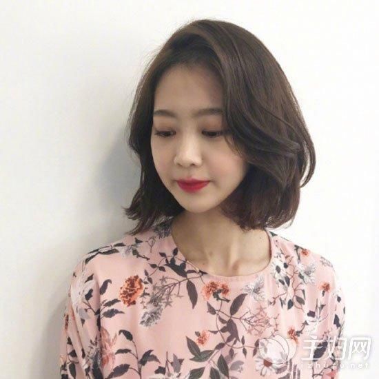 2018女生短发发型图片 短发烫发优雅显气质