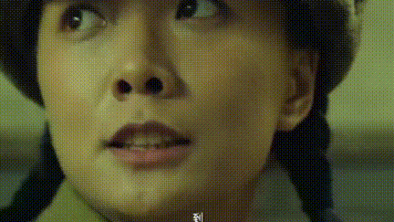 爆笑gif动图:姑娘别玩了,你已经很美丽了