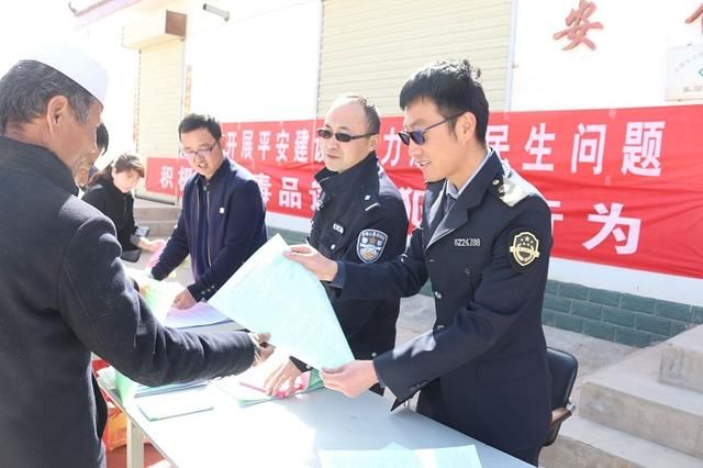 靖远县靖安乡食药所结合"三八"妇女节开展食品药品宣传活动