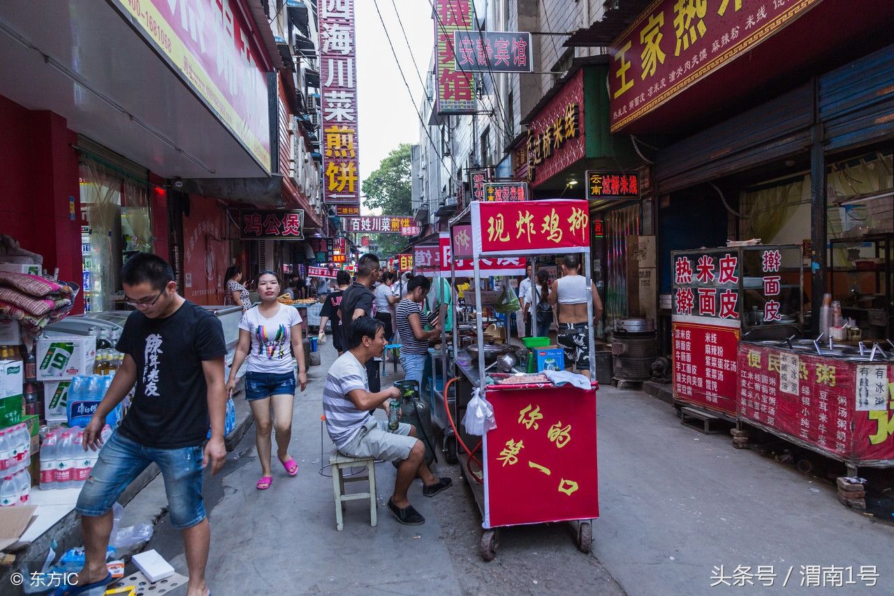 鱼化寨,西安高新区的小香港,白天人烟稀少,晚上那就不