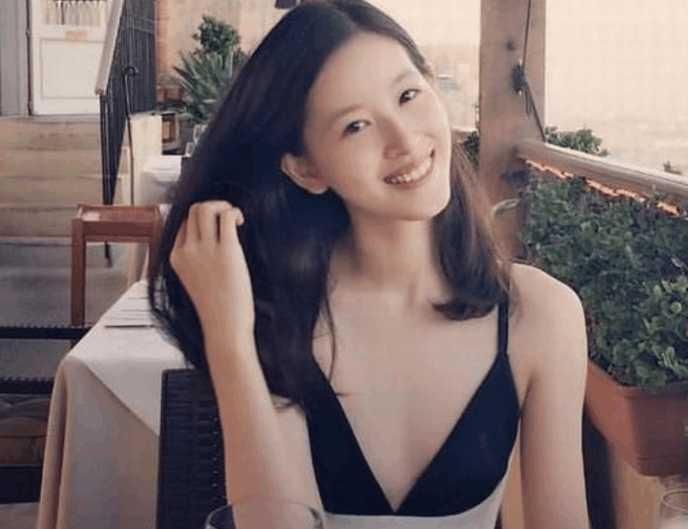 "奶茶妹妹"章泽天晒健身视频, 身材虽好但是很像飞机场啊!
