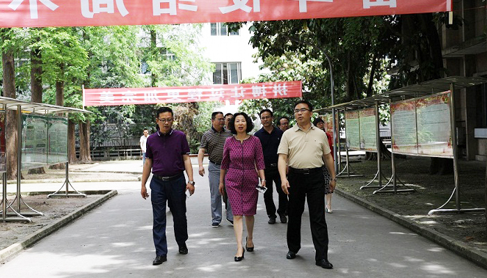 5月16日下午,乐山市人民政府副市长郭捷到乐山二中,草堂高中,更生