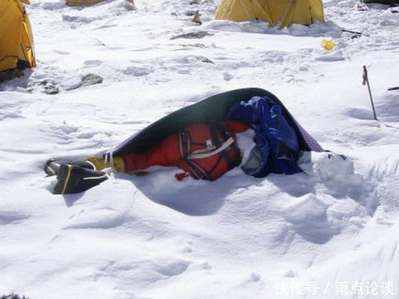 珠穆朗玛峰的恶劣天气.每天都有人死在哪里!