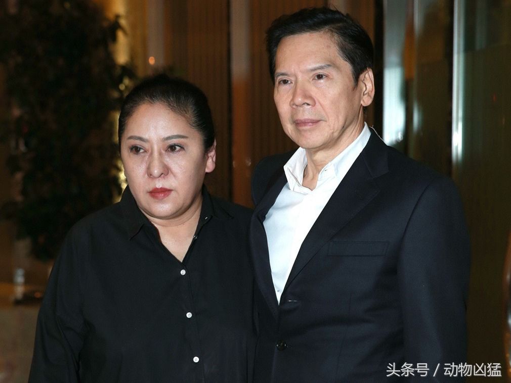 邵逸夫妻子方逸华殡仪馆设灵 向华强夫妇前来送别