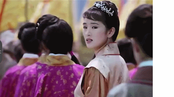 赵雅芝老了,陈红老了,巩俐老了,最后一位49岁依旧像20