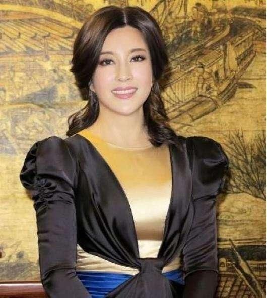 62岁刘晓庆无修图近照曝光!长这样,网友:真佩服她老公