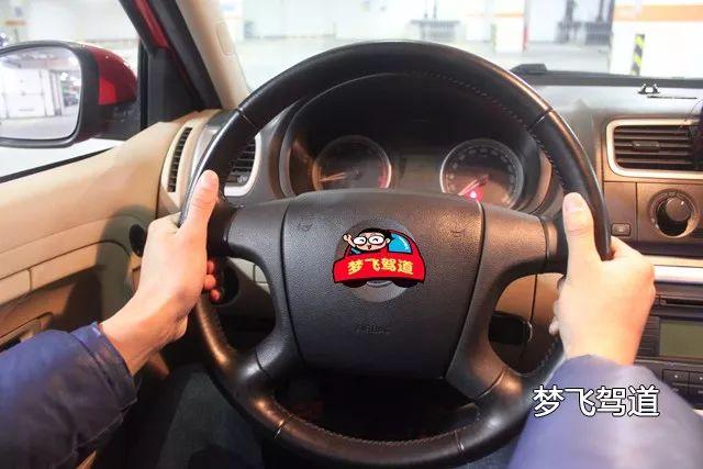 方向盘这样打才自如,还能减少安全隐患