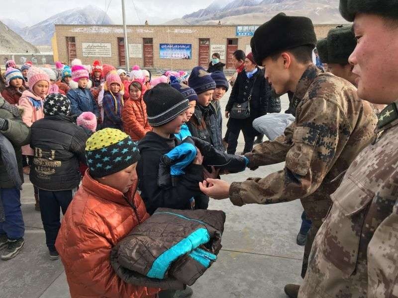 因为军嫂朱丽莎的积极宣传和奔走,不到一个月的时间,布伦口乡小学就收