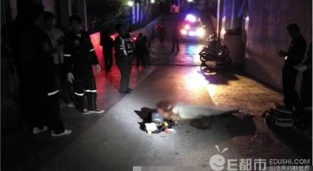 女子打小三闺蜜遭男友暴摔在地 婚姻登记处19秒视频3女1男内幕惊人