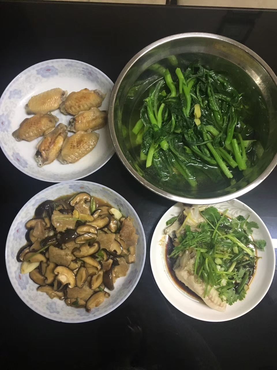 同事说想吃个农村饭菜,我妈特意做了农家菜,他却说我家招待寒酸