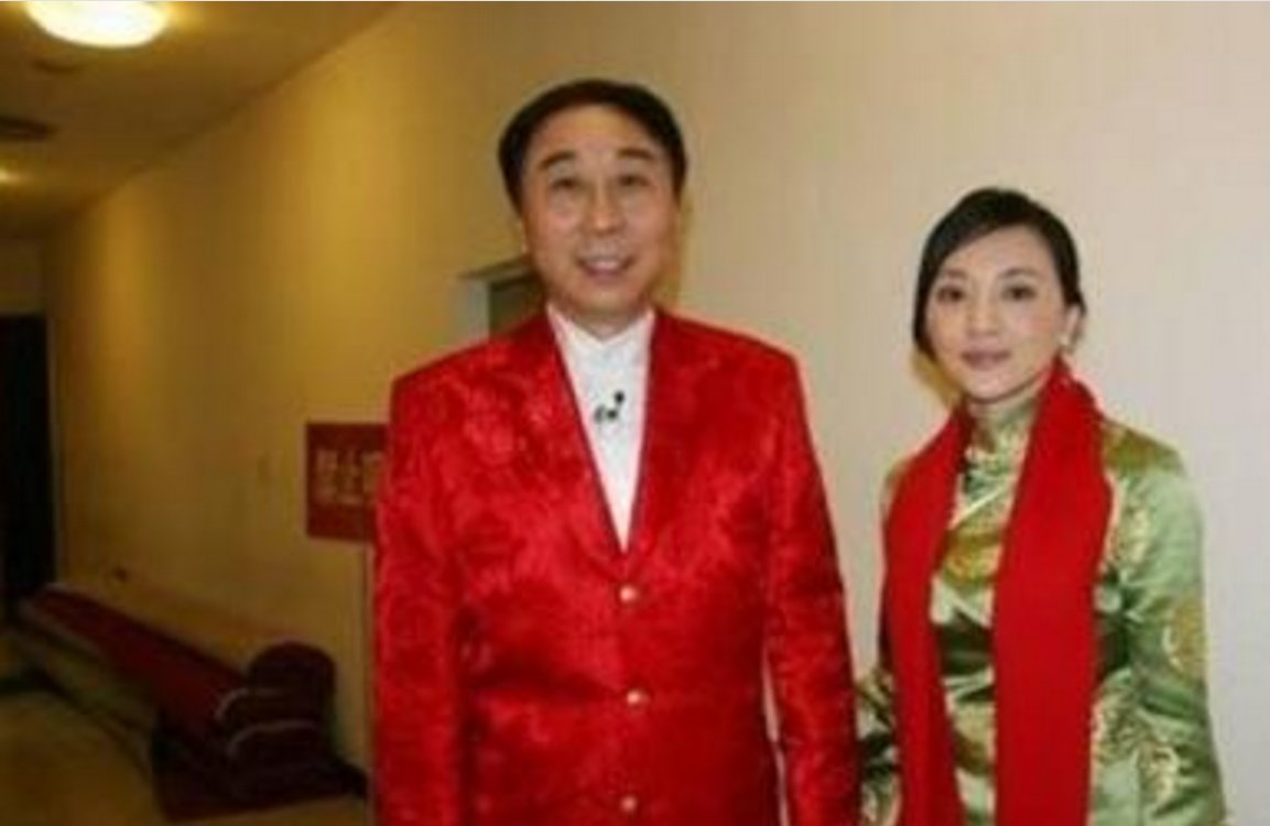 59岁的冯巩妻子照片流出,原来冯巩每天要面对这样的妻子!