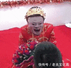 搞笑gif: 新娘子看你带面具的表情, 着实把新郎吓坏