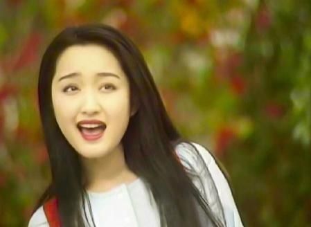 薛佳凝晒18岁旧照"撞脸"杨钰莹, 胡歌: 她真的很好!