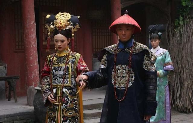 就是在半路上,要么就是在果郡王的母亲舒太妃的地方,就是为了避开甘露