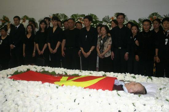 中国电影"殿堂级"影星黎莉莉葬礼,崔永元,冯巩到场,蔡明落泪