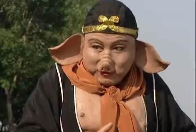 72岁的"猪八戒"成人生赢家,儿子身价上亿,妻子美得让人垂涎
