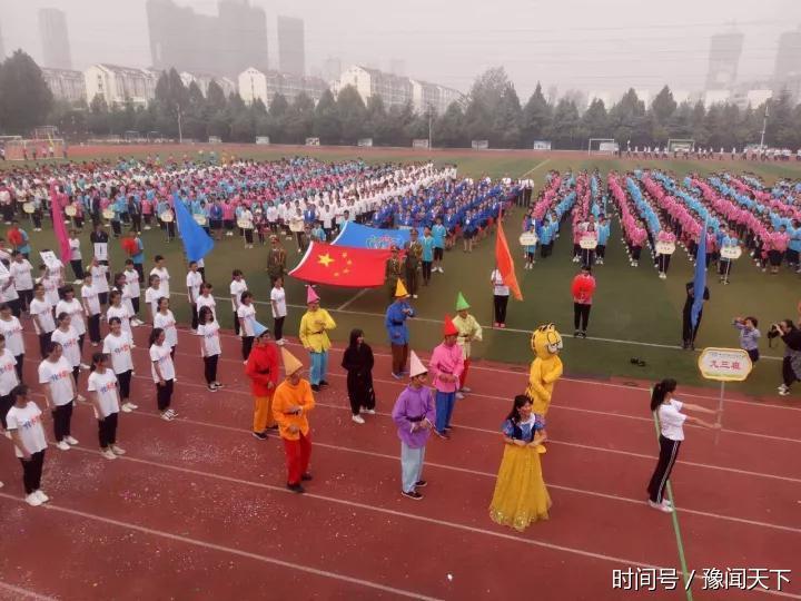 郑州市八十五中秋季运动会 开幕式花样入场秀嗨翻全场