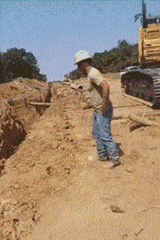 还好坑不是很深,爬上来,我们再跳一次