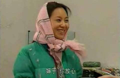 闫妮在《闲人马大姐》里面演过"牛海棠",那造型就像个农村来的媳妇.