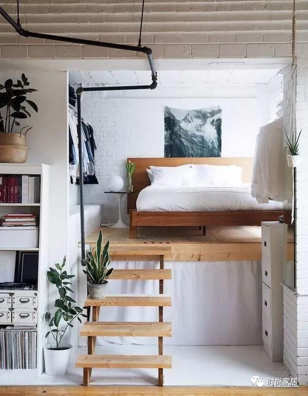 将睡眠区抬高适合挑高够高的小户型,将床架在空中,床下面的空间可以