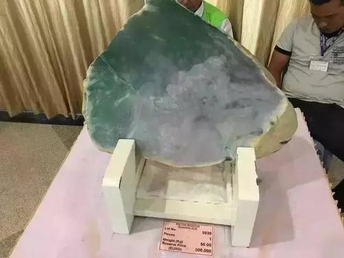 翡翠公盘上的标王,当了三年的网红,如今很多人不敢去切开?